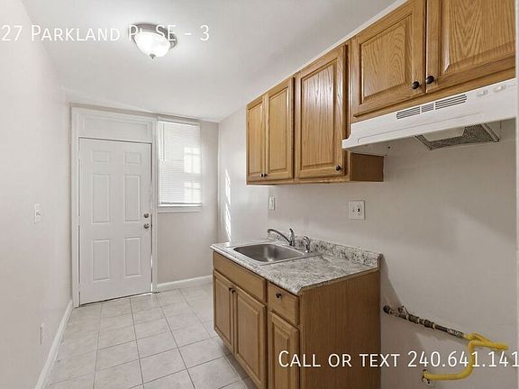 4th image of 327 Parkland Pl SE APT 3