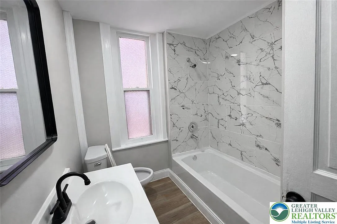 5 bed, 1.5 bath, 2006 sqft, $1,500 — Photo 4