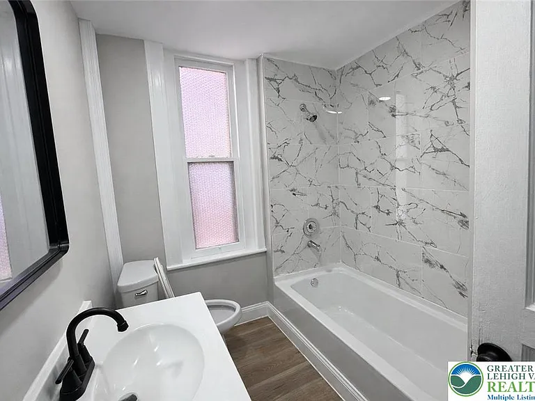 517 W Norwegian St — Photo 4