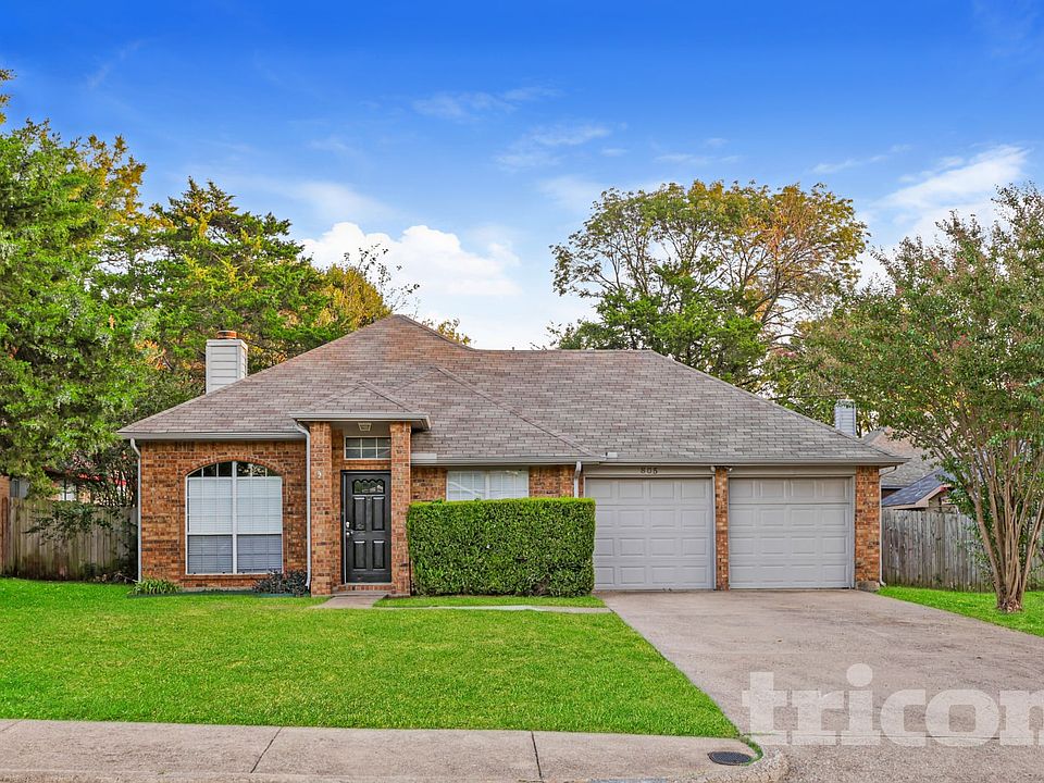 1st image of 805 Clover Hill Ln