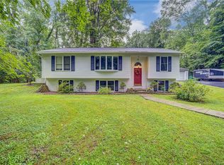 91 Ski Run Rd, Bloomingburg, NY 12721