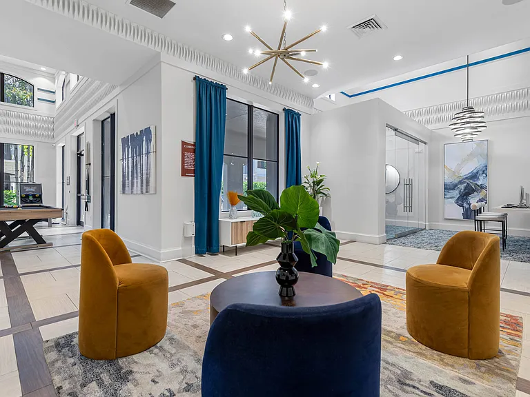 Miramar Park Apartments — Photo 10
