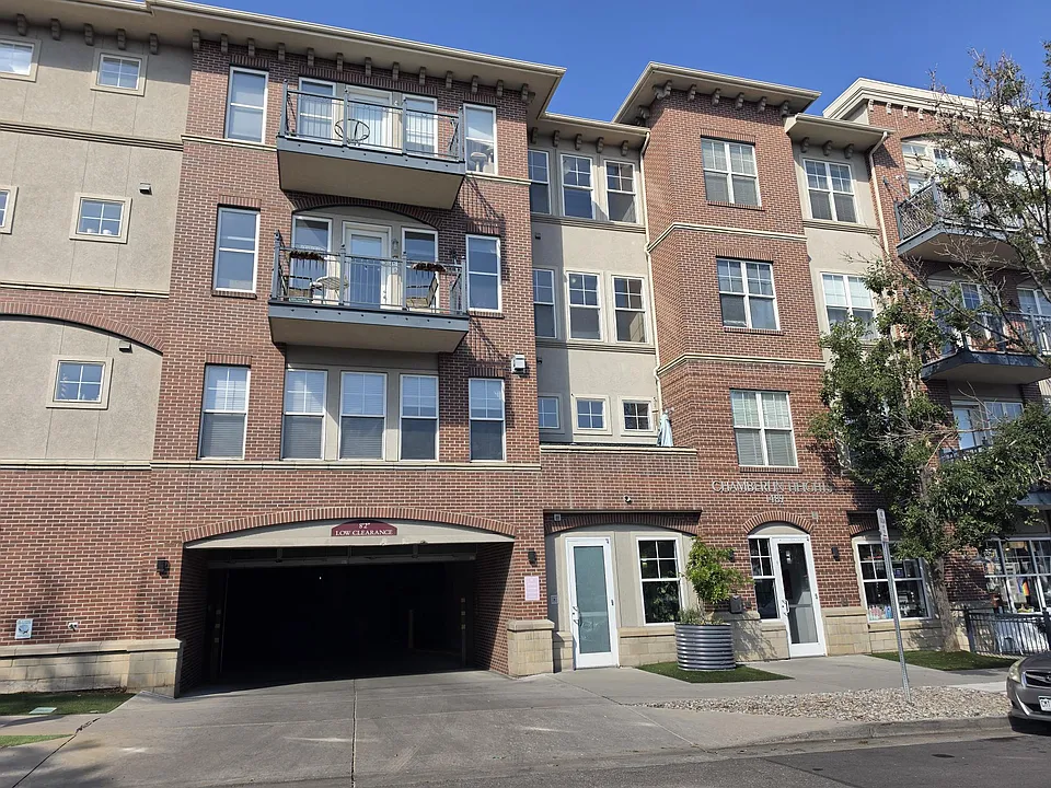 1489 Steele St #313