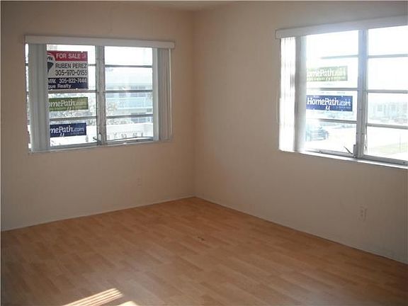 3rd image of 50 NW 204th St APT 20