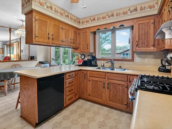 508 Woodvale Dr, Deforest, WI 53532