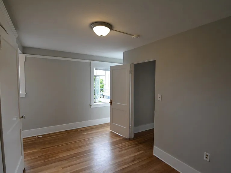 3013-3011 Beacon Ave S — Photo 14