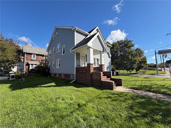 3rd image of 774 Copley Rd