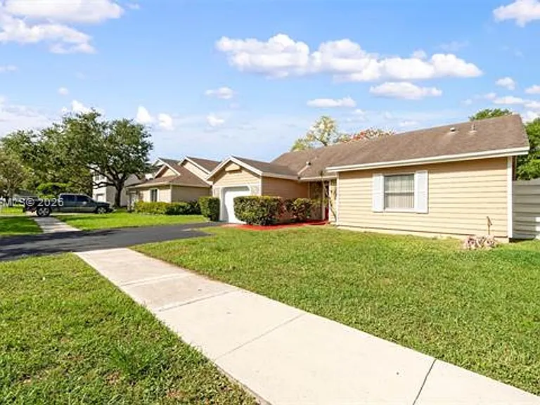 14780 SW 139th Ct — Photo 5
