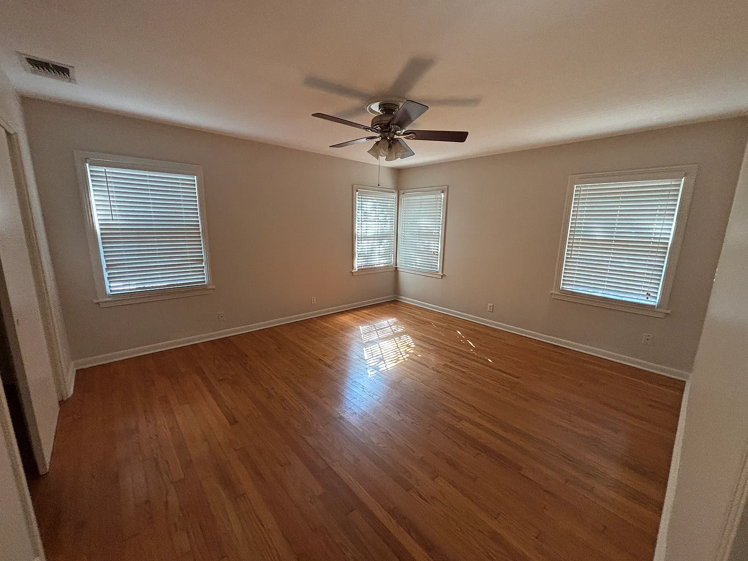 1 bed, 820 sqft, $1,100 — Photo 4