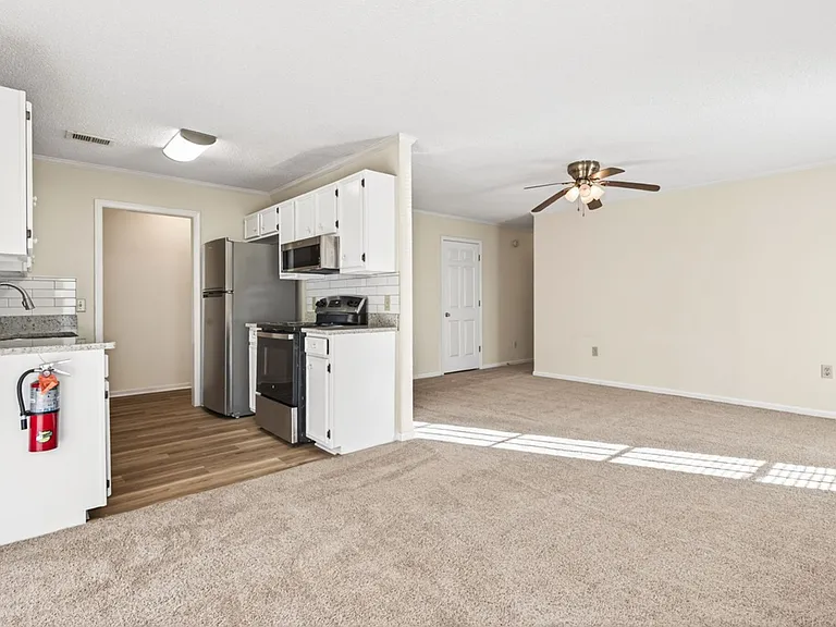 403 Wormwood Ln #H — Photo 8