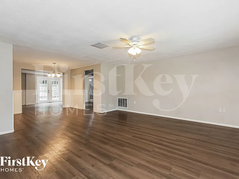 10805 Piccadilly Rd — Photo 5