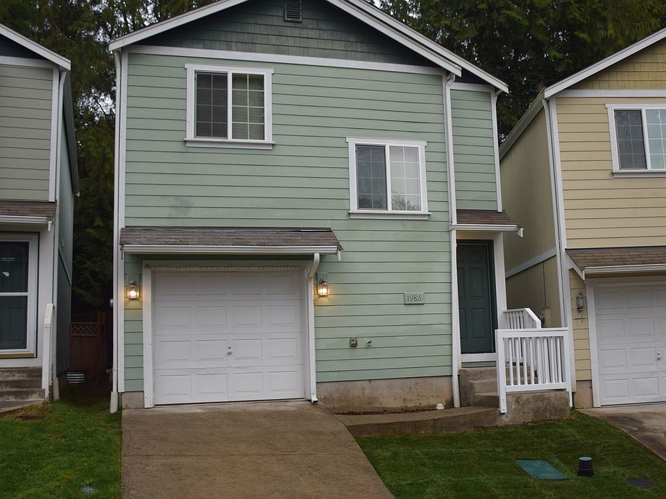 1986 NE Green Glen Lane