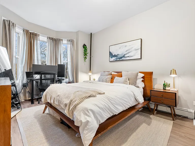 100 Manhattan Ave #2L — Photo 7