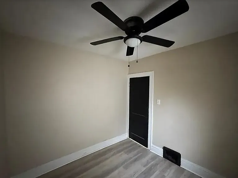 14910 Kingsford Ave — Photo 5