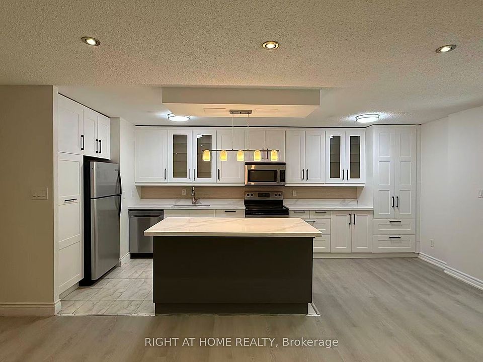 1st image of 3025 The Credit Woodlands #109