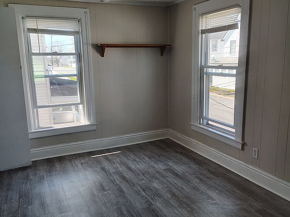4th image of 207 Phelps St APT 2