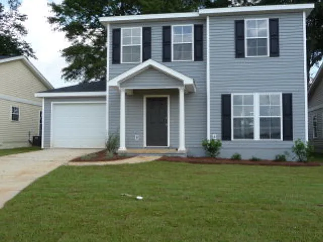 3 bed, 2.5 bath, $1,300 — Photo 1