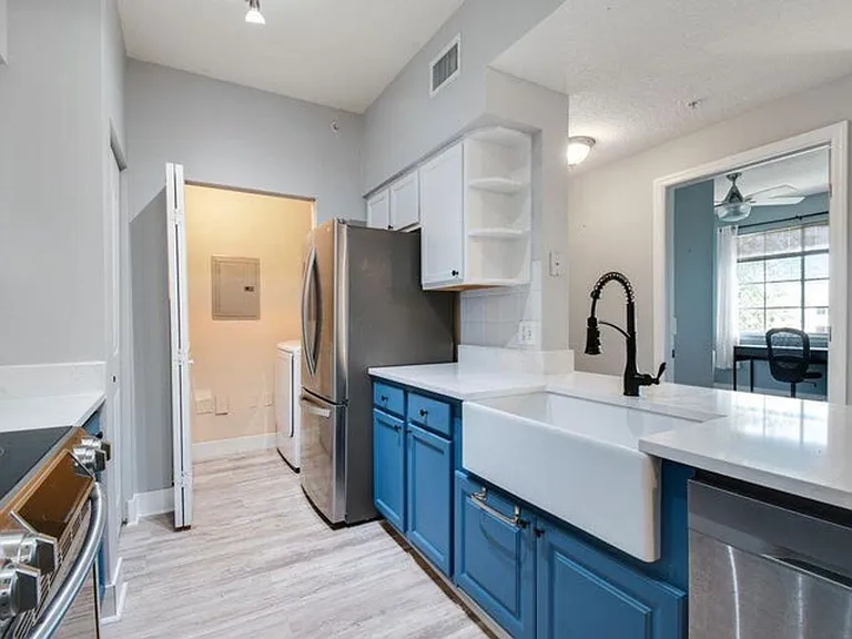 7302 Myrtlewood Cir W — Photo 4
