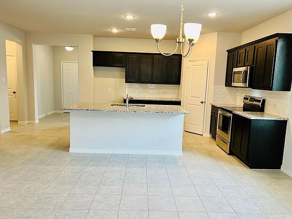 3rd image of 10512 Summer Place Ln