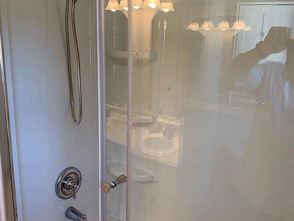 5th image of 188 British Woods Dr