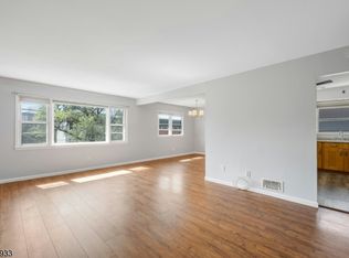 238 Lakewood Dr, Bloomfield, NJ 07003