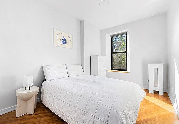 4th image of 376 Bergen St APT 3R