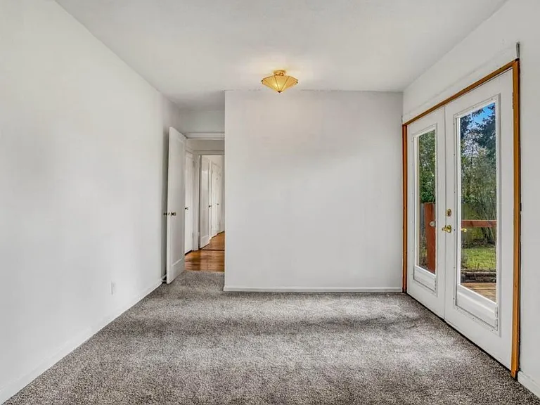 3330 SW Primrose St — Photo 6