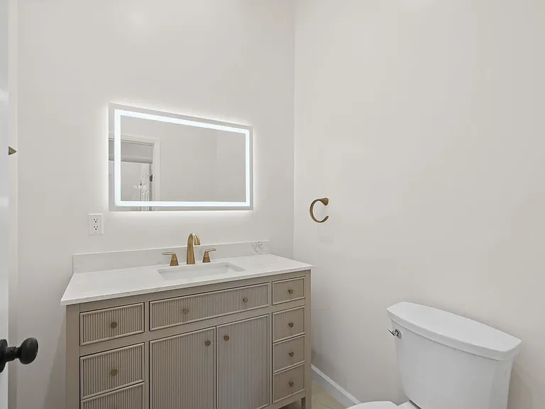 10327 Vanalden Ave — Photo 17
