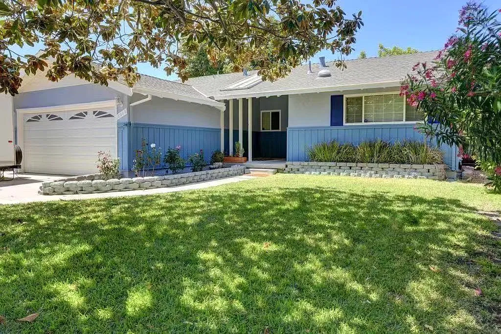 3019 Barkley Ave — Photo 2