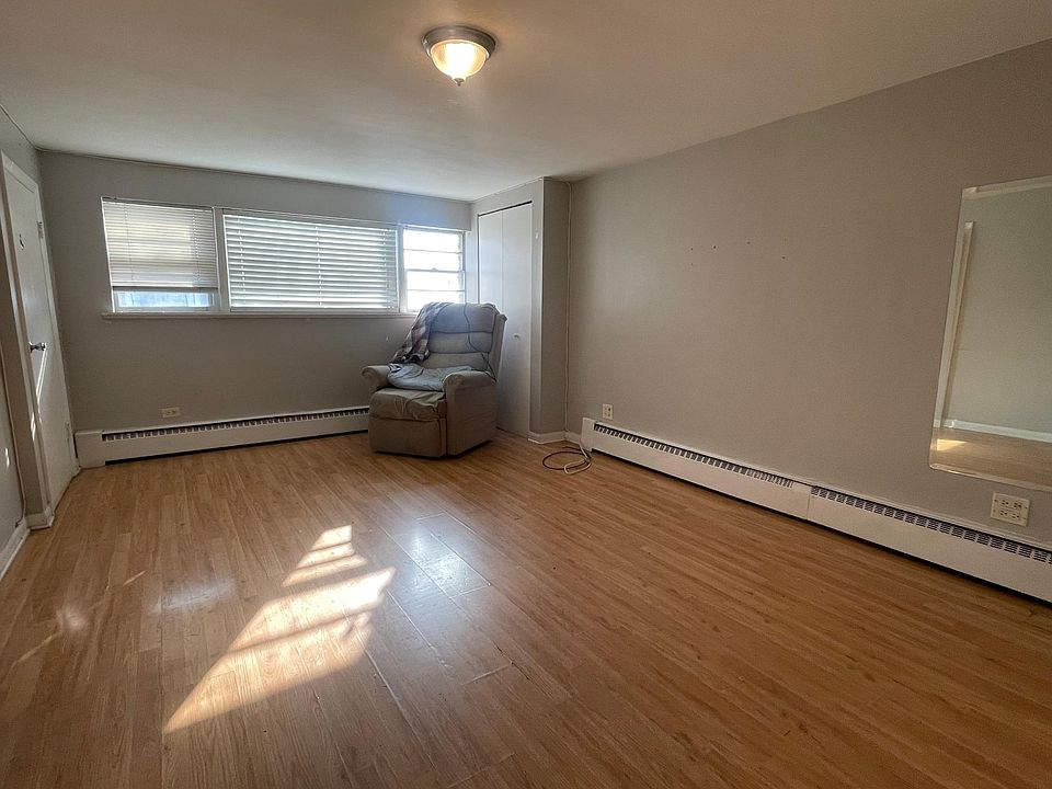 1st image of 5558 W Wilson Ave #1G
