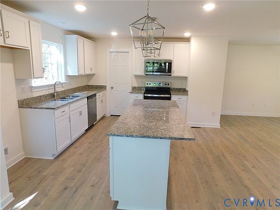 5th image of 7010 Woodside St