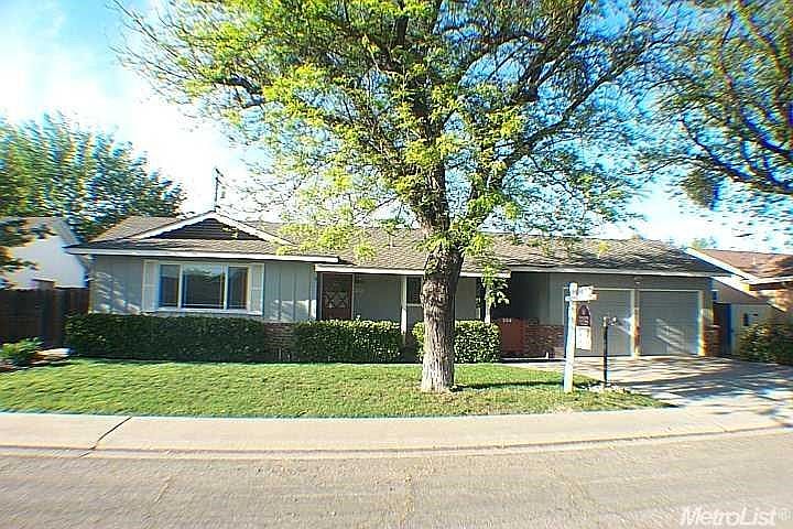 1st image of 388 Birchwood Ct