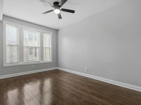 2nd image of 908 W Montrose Ave APT 3