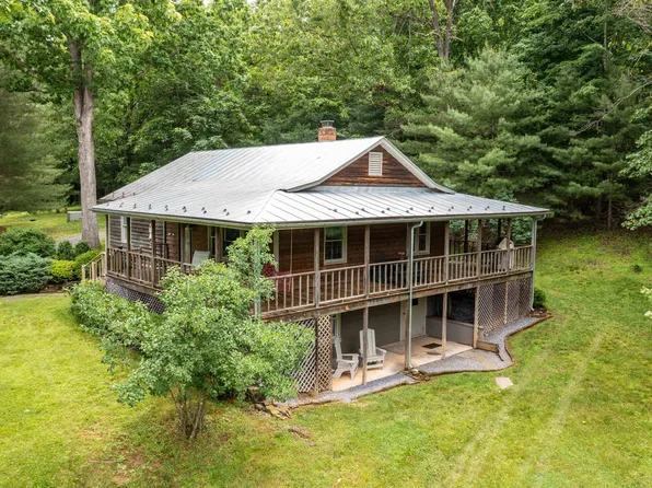 261 Kellwood Ln, Staunton, VA 24401