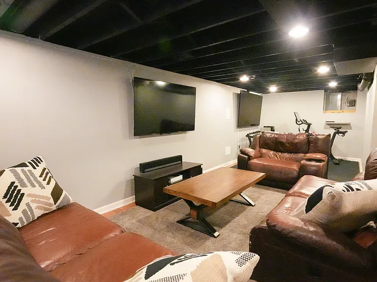 72 Sherwood Ave — Photo 31