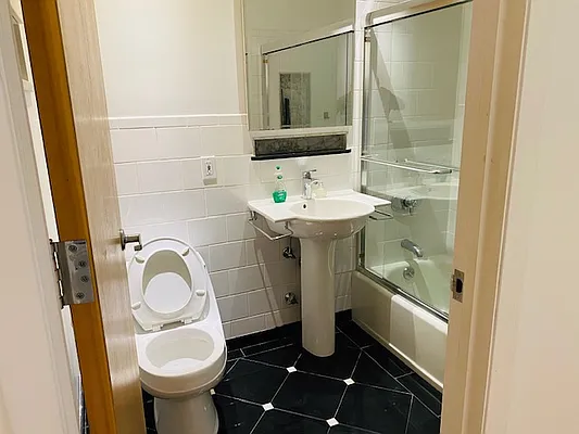 Rented by Bank Neary | media 15