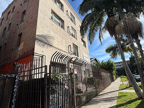 4th image of 138 S Westmoreland Ave APT 210