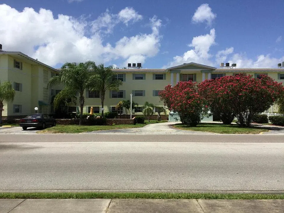 230 Columbia Dr #202