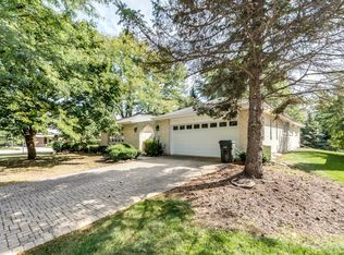 813 W Kelly Ann Dr, Palatine, IL 60067