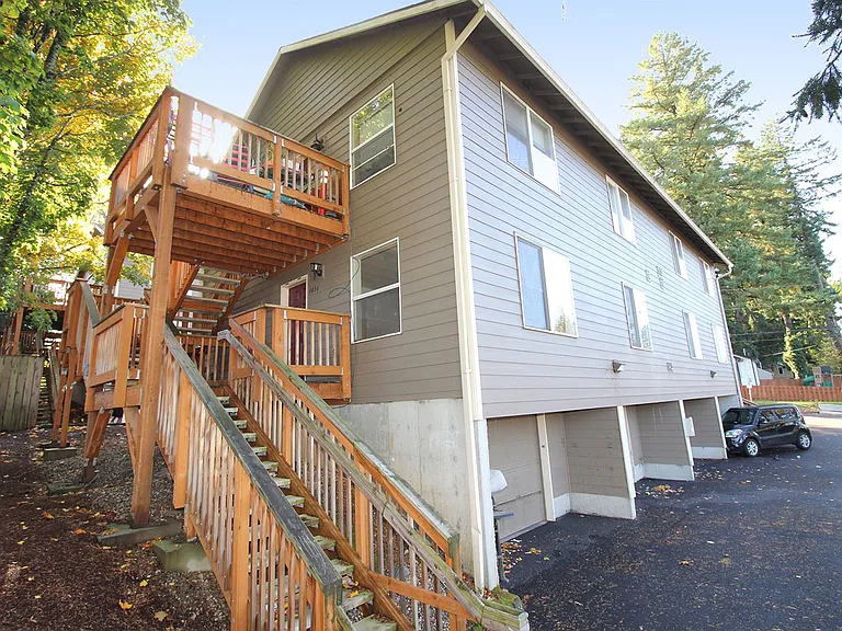 McKenzie Court — Photo 2