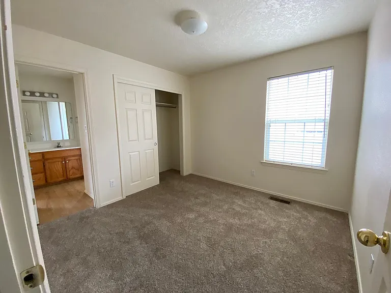 7432 Peregrine Rd NE — Photo 19