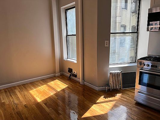 3rd image of 112 E 103rd St APT 16