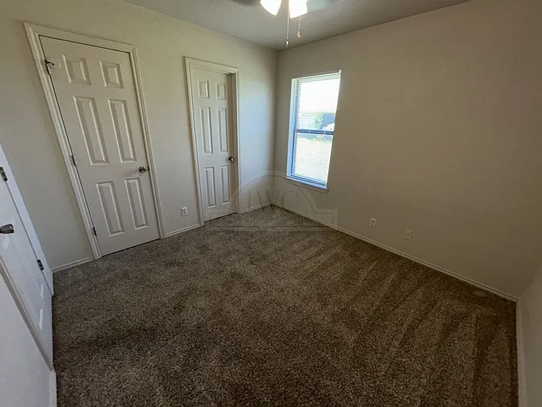912 McDaniel Cir — Photo 12