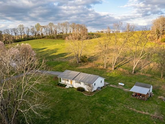 3rd image of 1120 Bull Run Rd