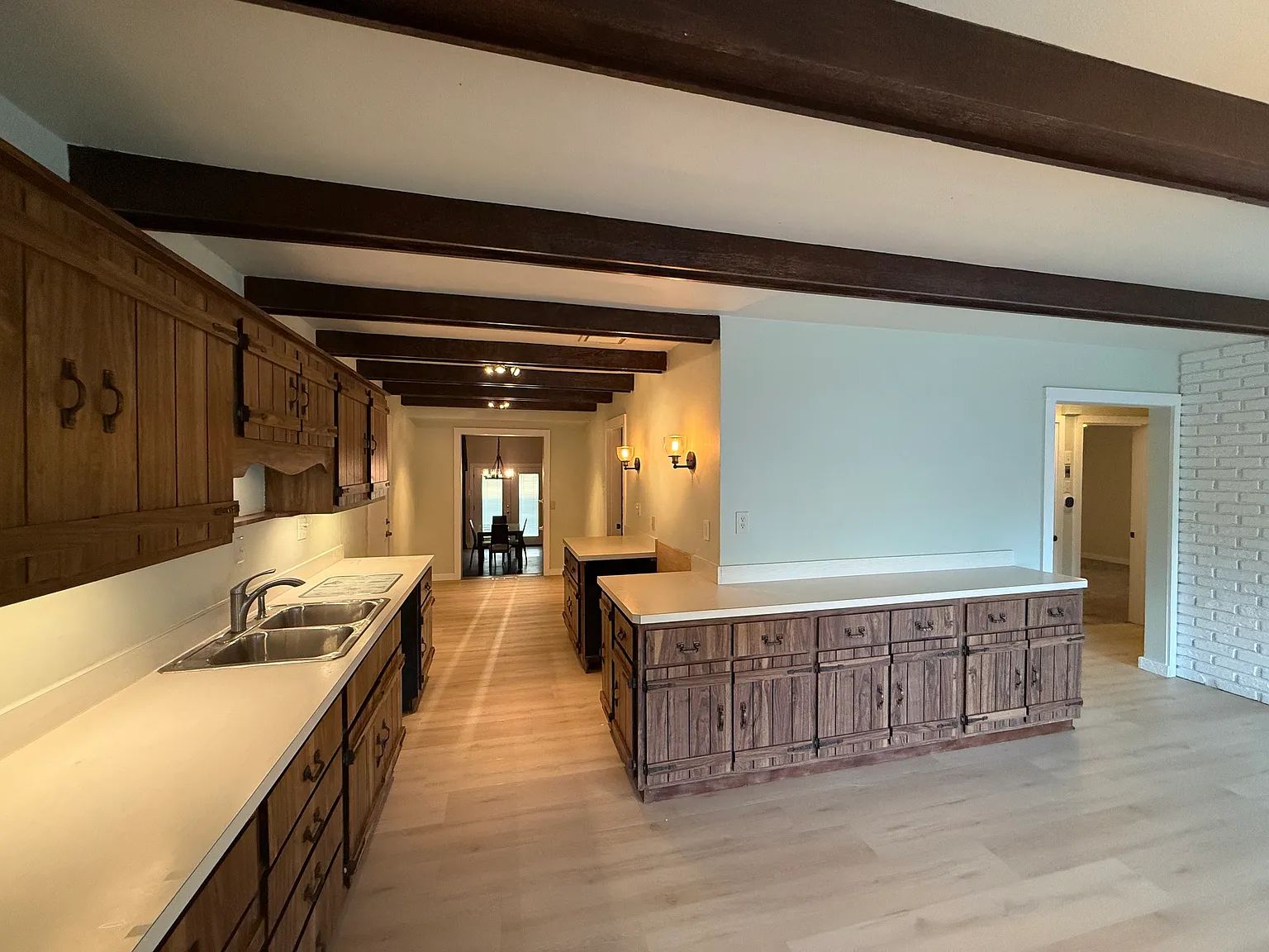3 bed, 2.5 bath, 1979 sqft, $3,200 — Photo 4