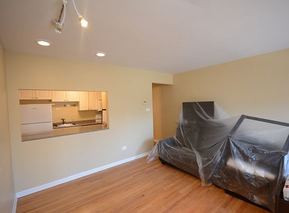 3rd image of 530 W Barry Ave APT 5C