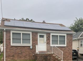 8 Charles St, Edison, NJ 08820