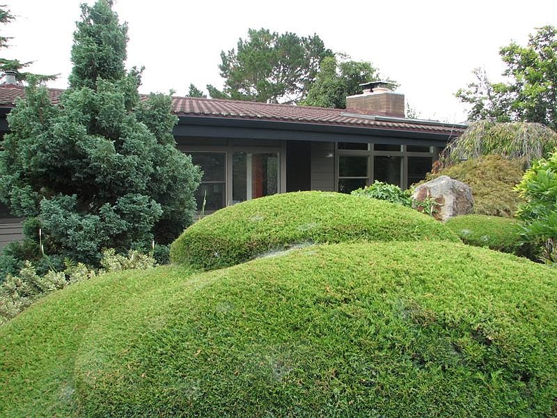2nd image of 1693 View Dr