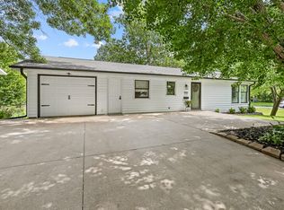 1114 Hazel St, Pella, IA 50219