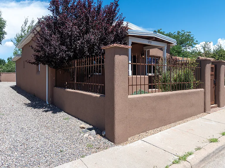 1713 Paseo De Peralta — Photo 2